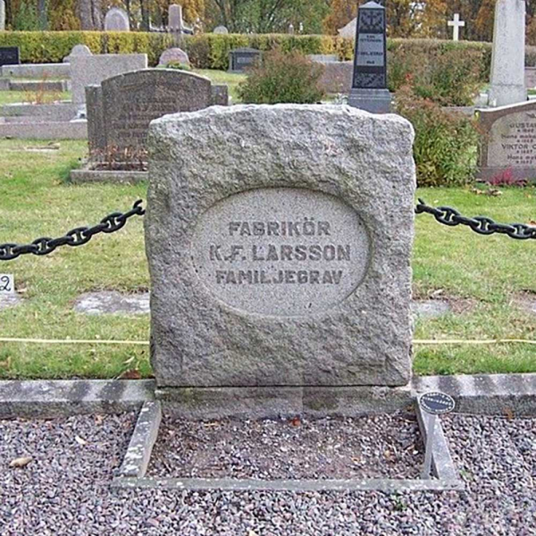 Karl Fredrik Larssons familjegrav i gruppen Vrmland / Sffle / By kyrkogrd hos Kyrkogrdsvandring (01 02 116-R)